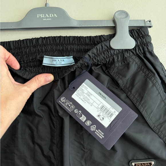 NWT Prada Light Re-Nylon Black Shorts Size 38 - Picture 4 of 7
